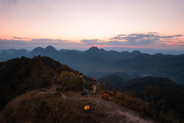 100句英语句子（谚语和名言一共一百句）<带中文翻译>
