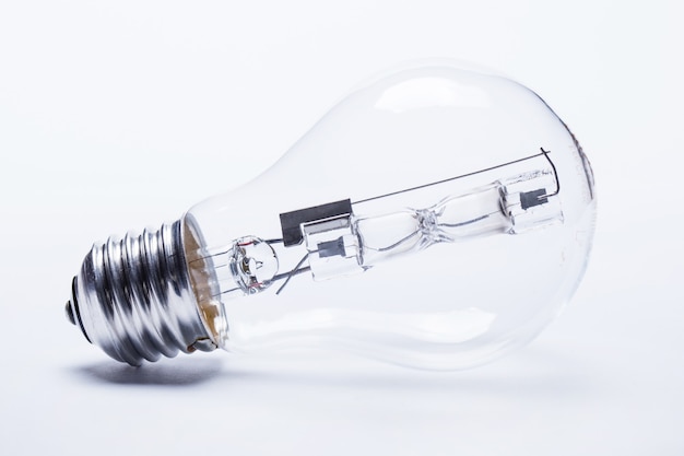 你爱的不是我,你心里还藏着谁,你爱的不是我,是否是我错了,是什么歌里的？